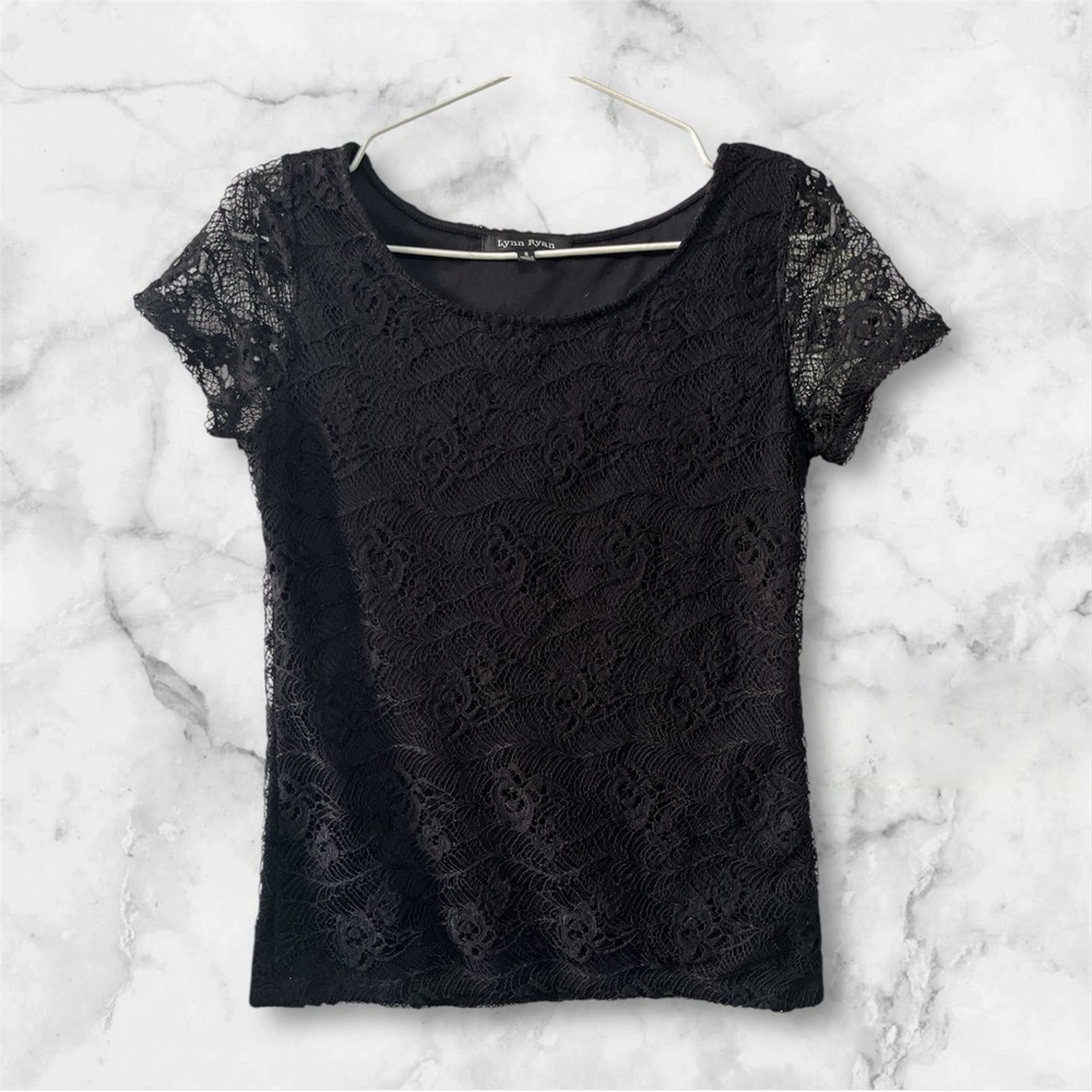 Lynn Ryan Black Lace Short-Sleeve Blouse crewneck size Small